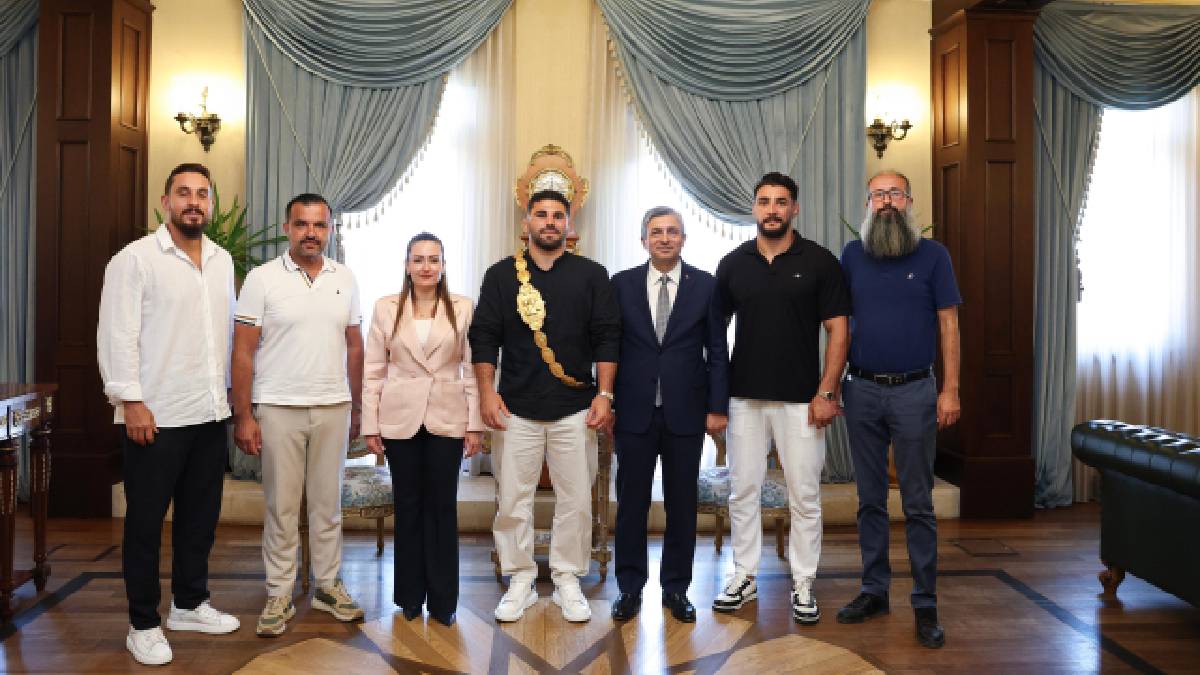 Başpehlivan Erkan Taş’tan Vali Şahin’e ziyaret