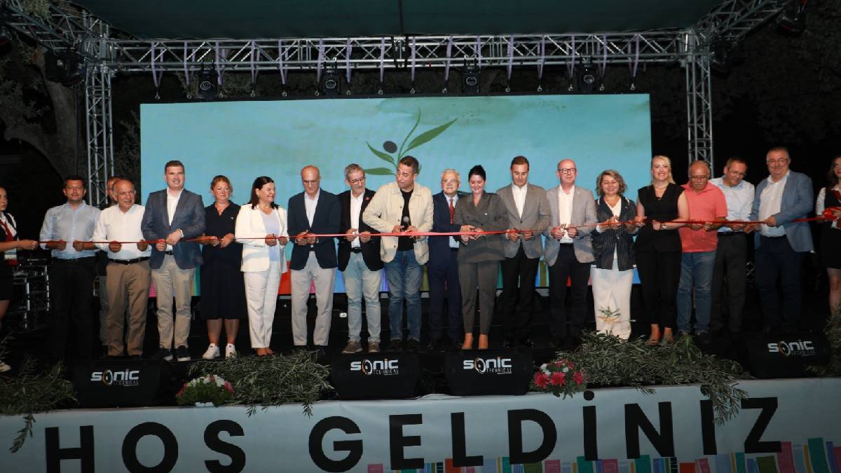 7. Burhaniye Kitap Fuarı kültür ve edebiyatla kapılarını açıyor