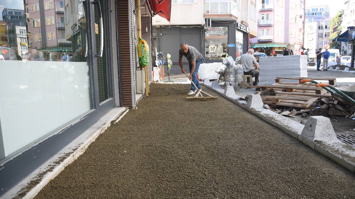 Giresun Belediyesi’nin cadde ve sokaklarda yenileme atağı sürüyor