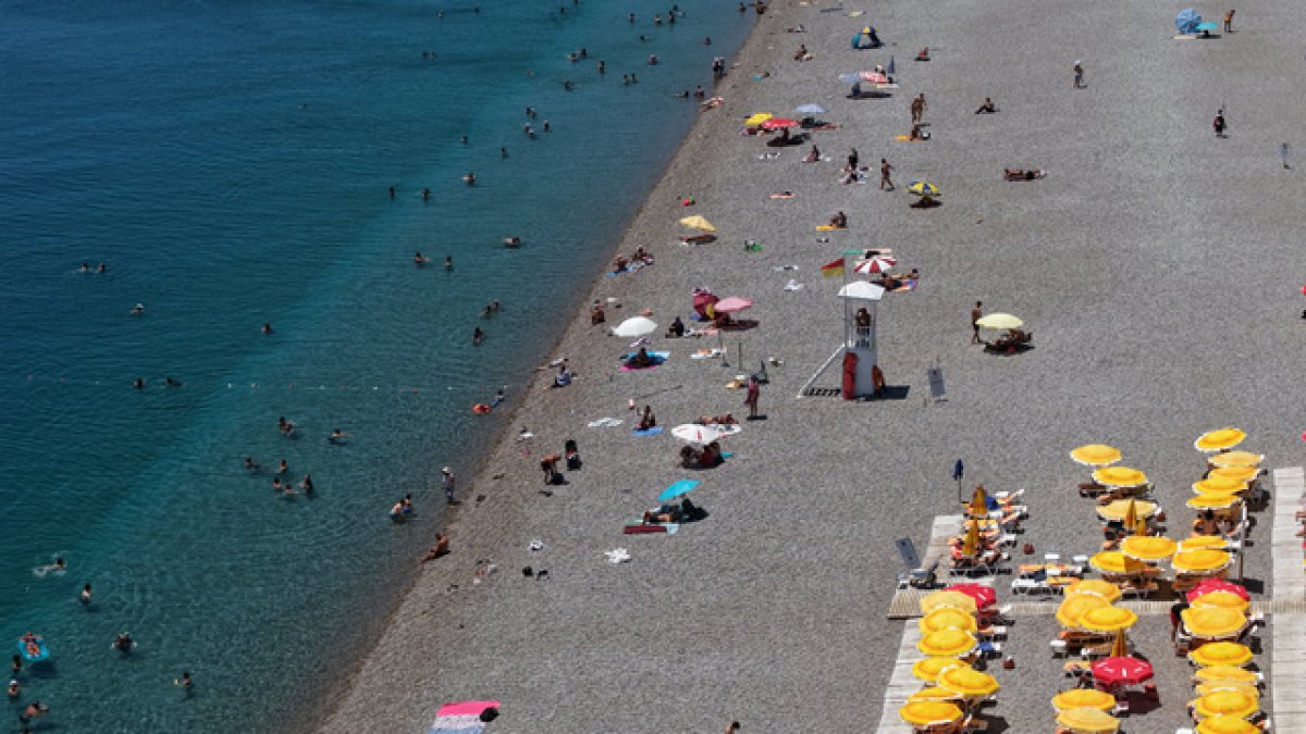 Antalya'da hissedilen sıcaklık 44 dereceyi buldu