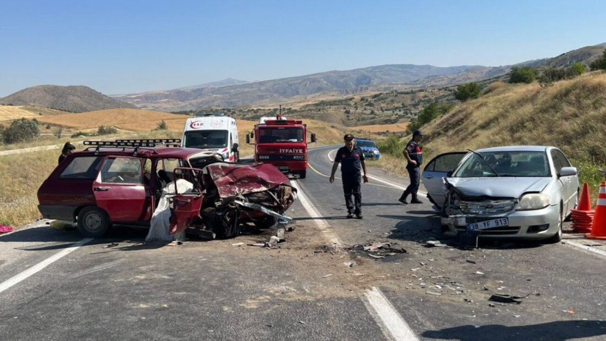 Kayseri'de iki otomobil çarpıştı: 1 ölü, 6 yaralı