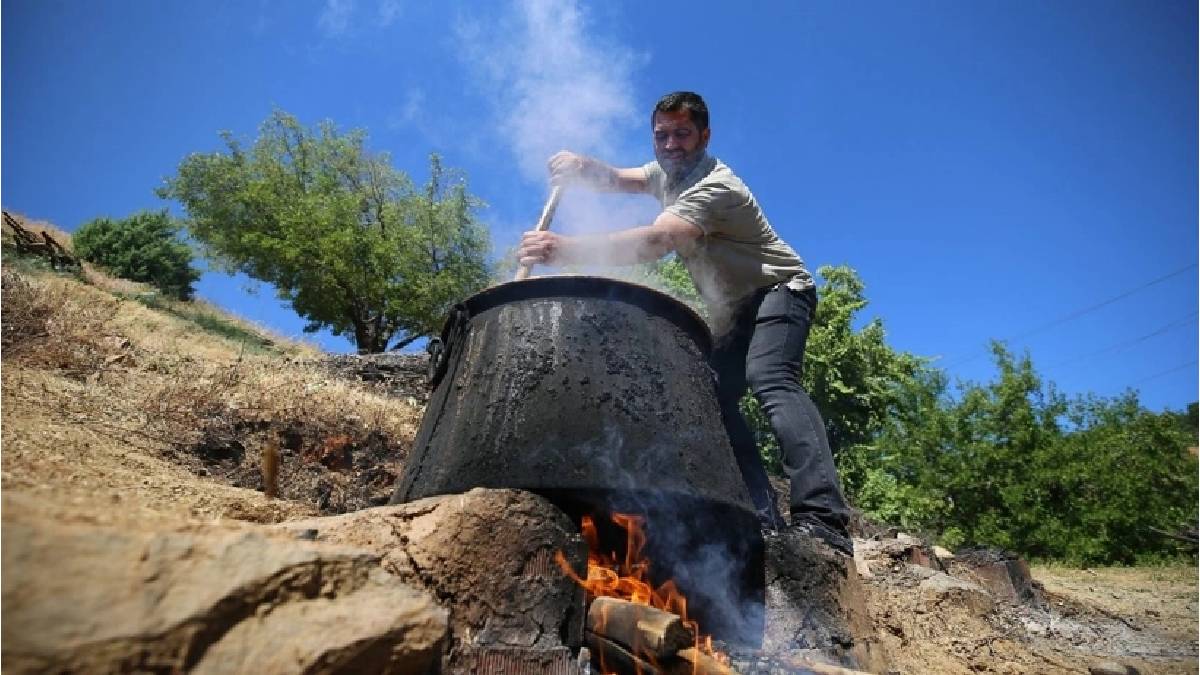 Kazanlar kaynıyor tescilli lezzet Almanya’ya kadar ulaşıyor! Bingöl’de zahmetli üretim başladı