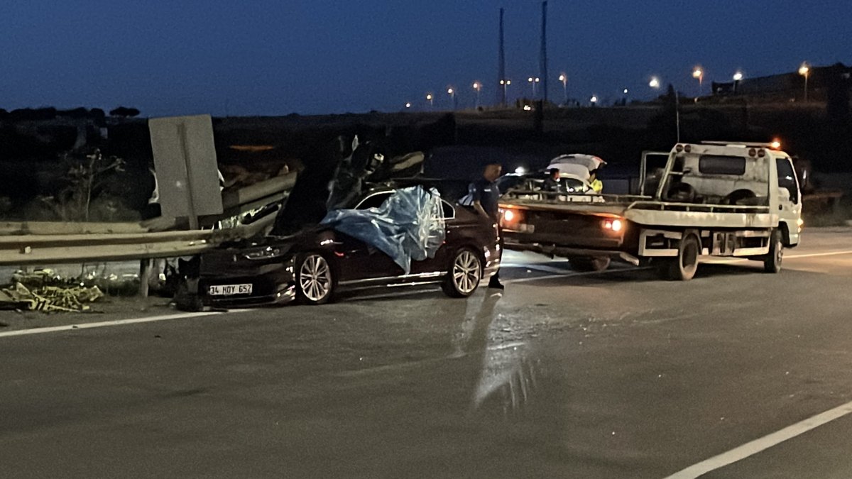 Düğün konvoyundaki araç bariyerlere çarptı: 1 ölü, 3 yaralı