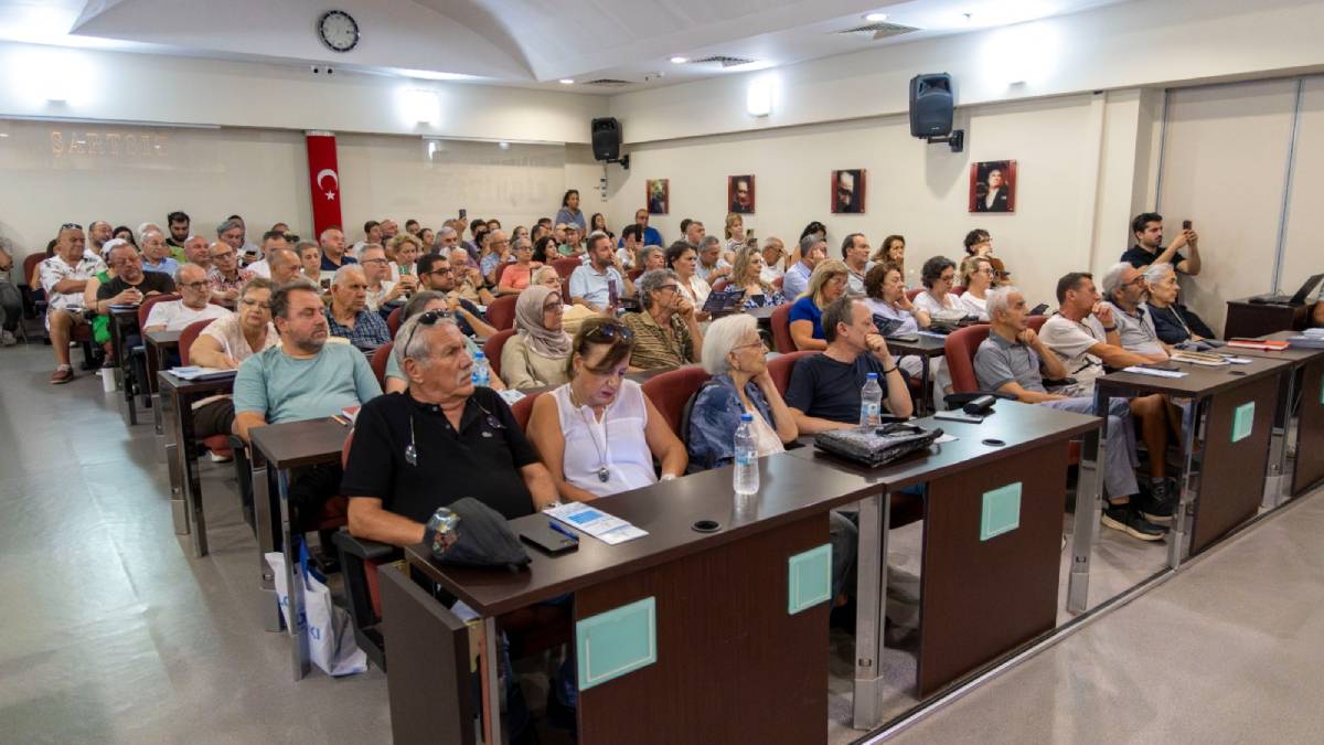 Karşıyaka’da kentsel dönüşüm zirvesi: Uzmanlar vatandaşlarla buluştu