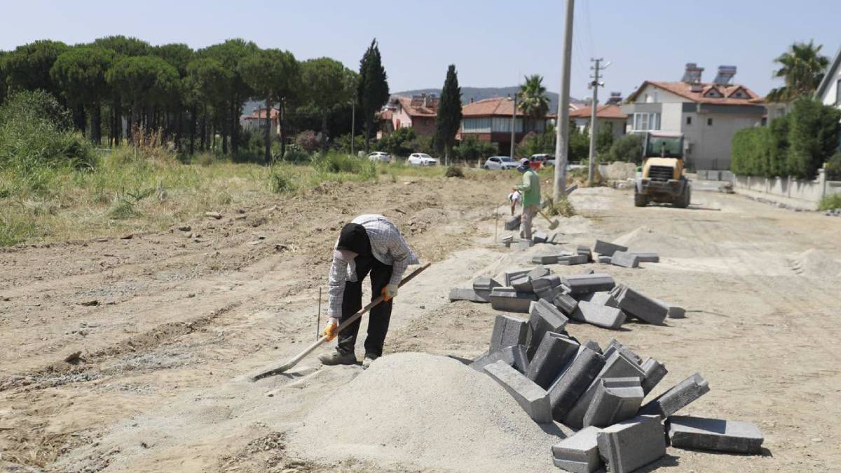 Burhaniye Belediyesi Fen İşleri ekipleri çalışmalarını sürdürüyor