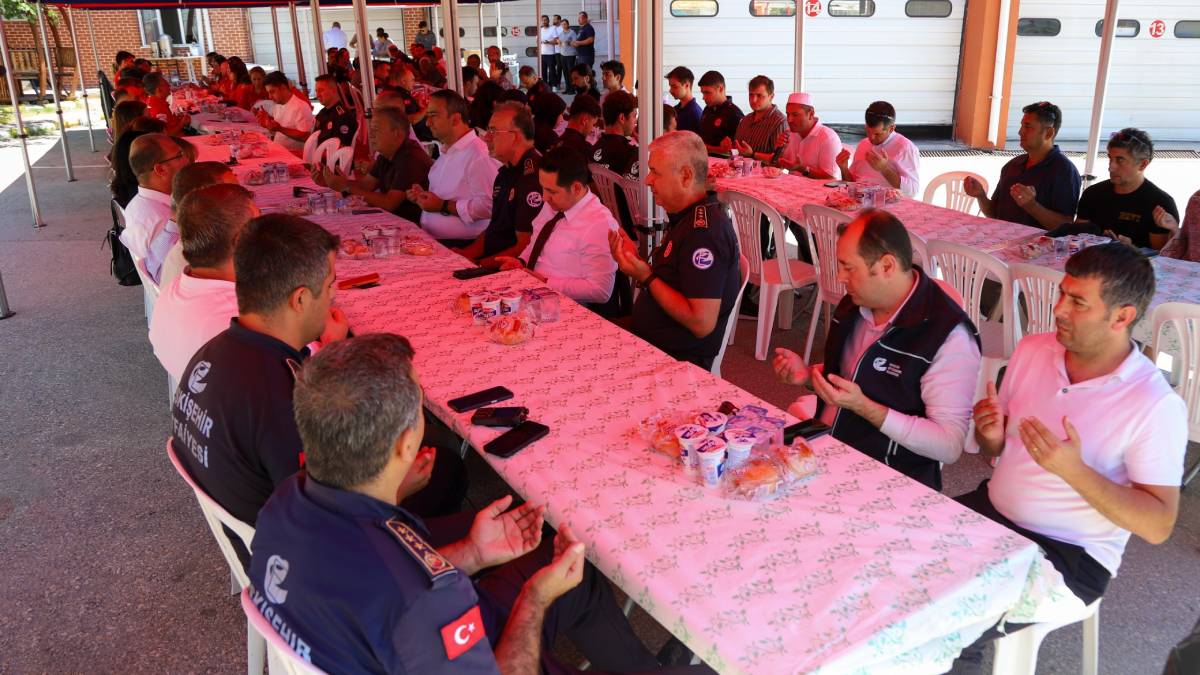 Eskişehir İtfaiyesi'nden kahraman şehitlere vefa