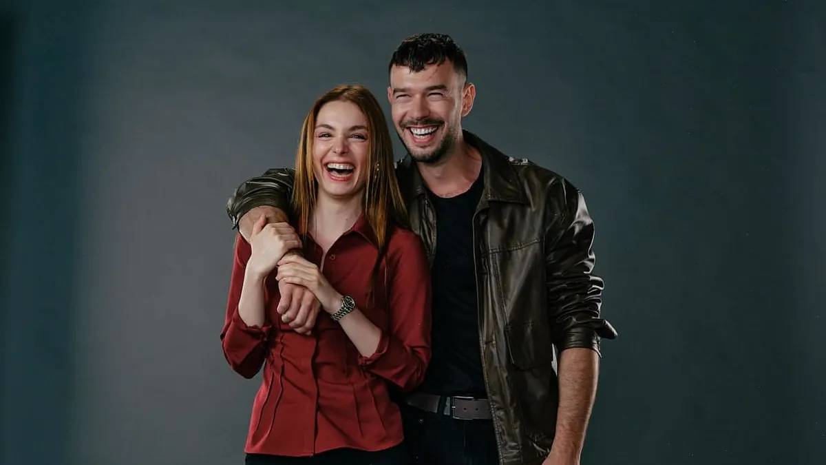 Aşkını doğum gününde itiraf etti! Aytaç Şaşmaz ve Serra Arıtürk’ten romantik kare