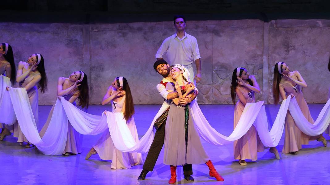 Bodrum Kalesi'nde büyülü geceler başlıyor: 23. Uluslararası Bodrum Bale Festivali'nin programı açıklandı