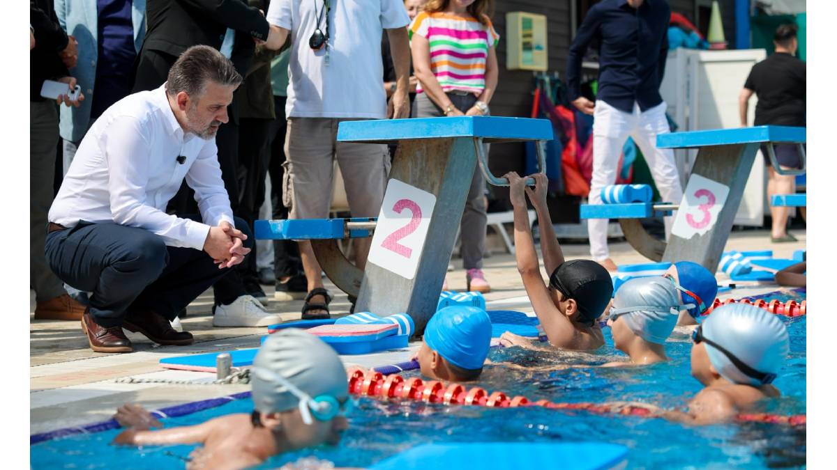 Başkan Vekili Biba’dan minik yüzücülere ziyaret