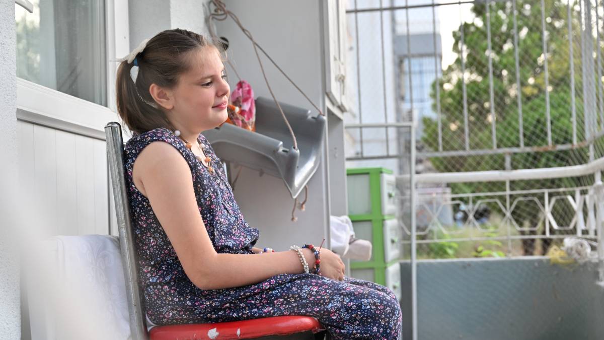 Balkondan heyecanla el sallayan Nuran'a büyük sürpriz: Belediye ekipleri harekete geçti, çok sevdiği ilaçlama aracına bindi