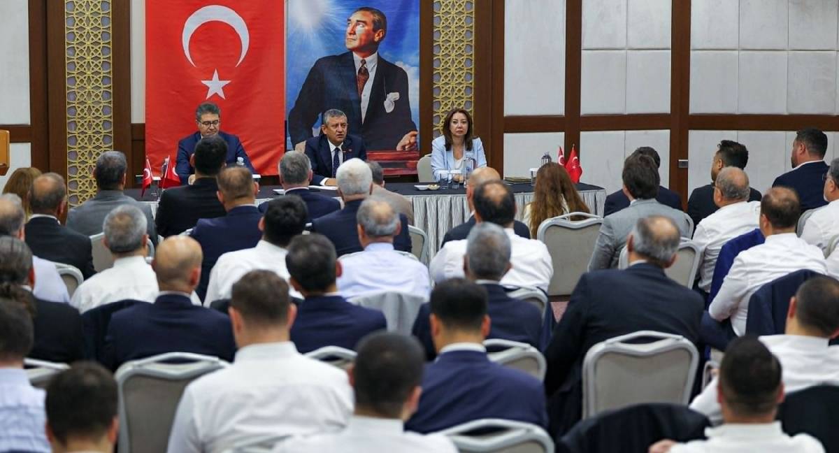 Yeni Parti'de imzalar atıldı: Önce Hacı Bayram-ı Veli Camii’nde cuma namazı sonra açılış