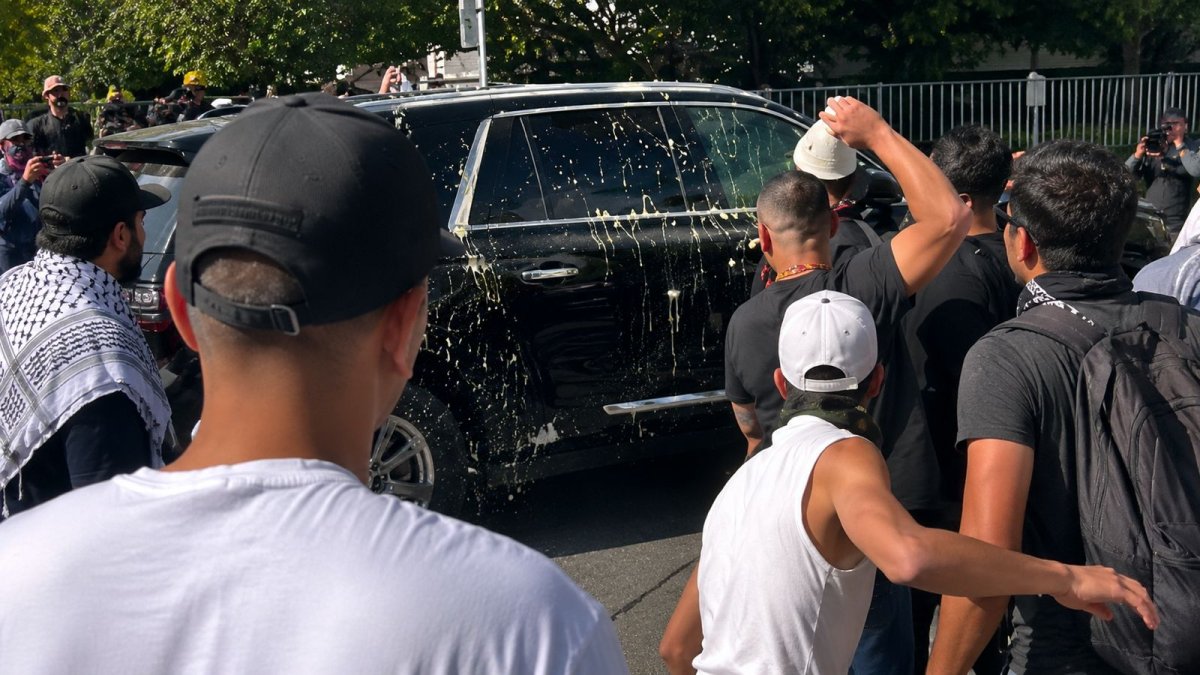 Arnavutluk’ta Trump'a öfke büyüyor: Bakanların araçlarına yumurtalı protesto
