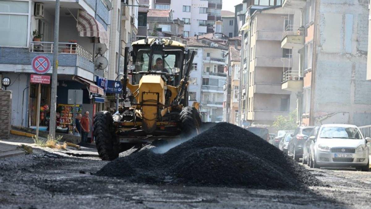 Kdz. Ereğli Belediyesi'nin asfalt mesaisi aralıksız sürüyor