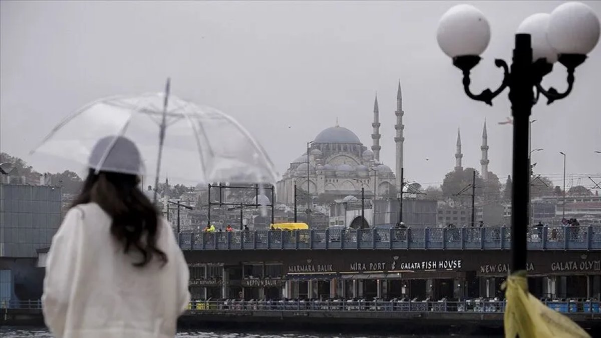 İstanbul'u sel alacak mı? AKOM ve Meteoroloji saat verip uyardı: 7 ilçede hayat durabilir!