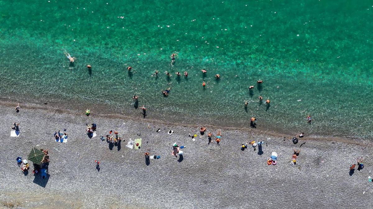 Türkiye’deki mavi bayraklı tek göl plajı! Tekrar ücretsiz oldu herkes akın etti