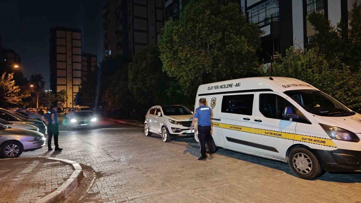 Boşanmak isteyen eşini uykuda katletti