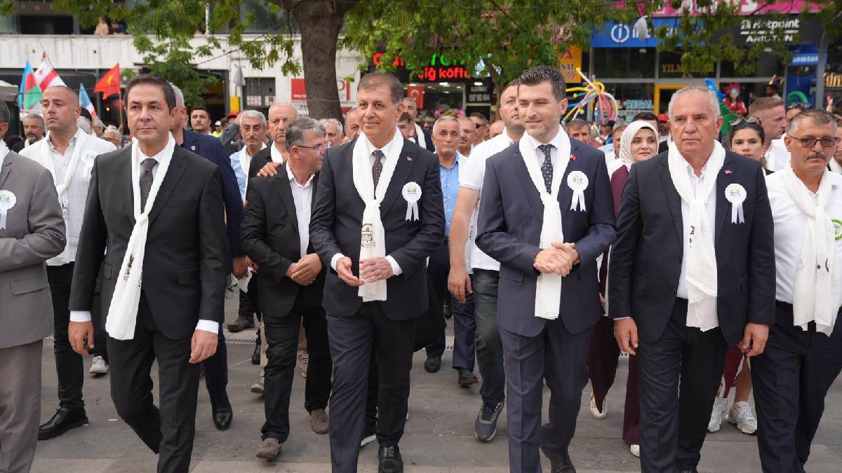 Başkan Tugay Erbaa Yaprak Festivali’ne katıldı