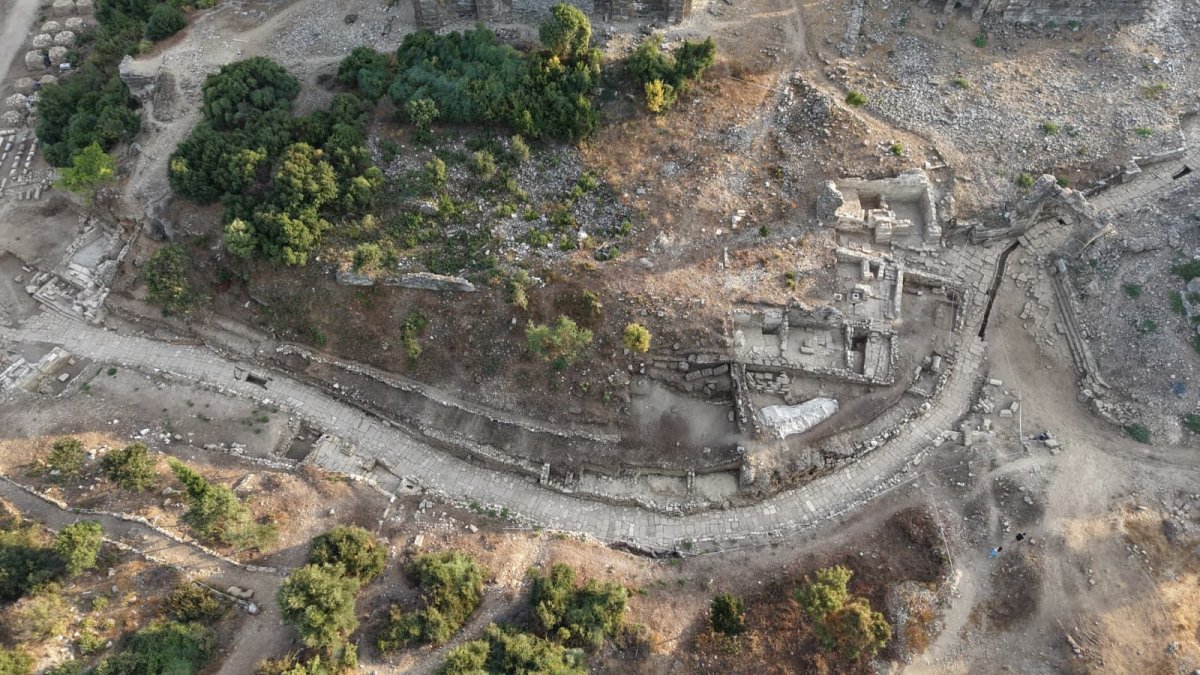 Aspendos’ta 2 bin yıllık Tiyatro Caddesi gün yüzüne çıktı