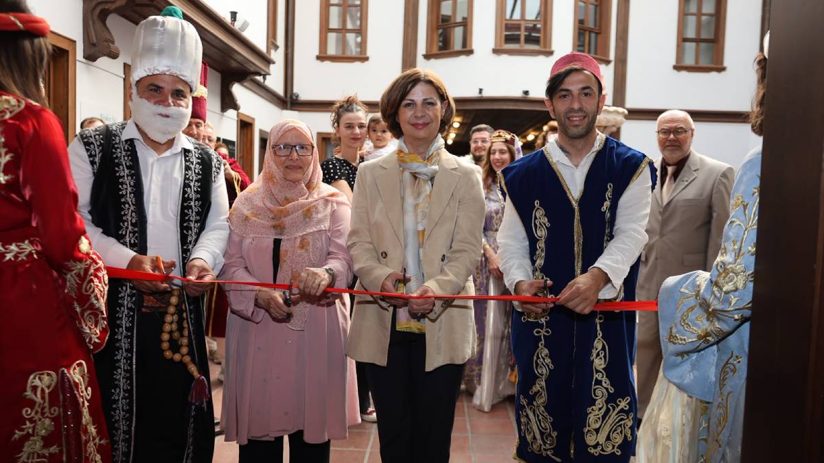 “Geçmişin Zarafeti” sergisi sanatseverlerle buluştu
