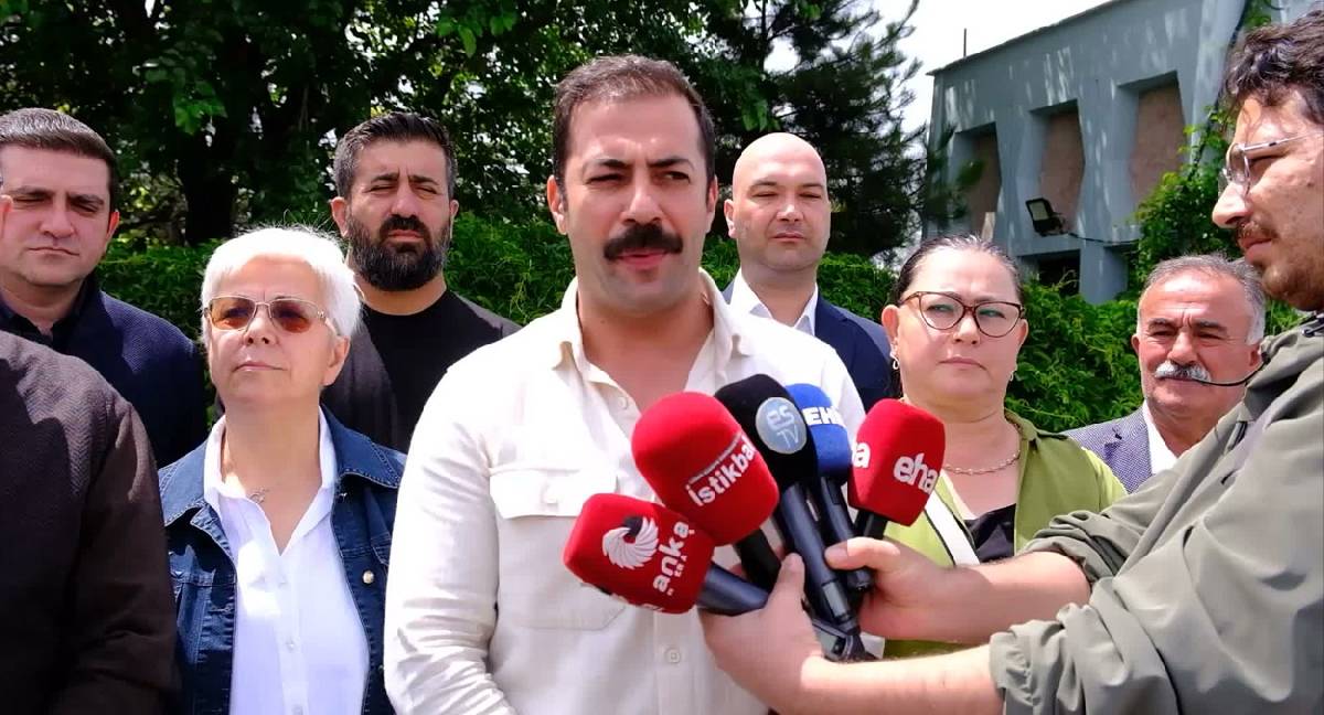 Eskişehir'deki 14 ilçe başkanı Yeni Parti'ye geçiyor