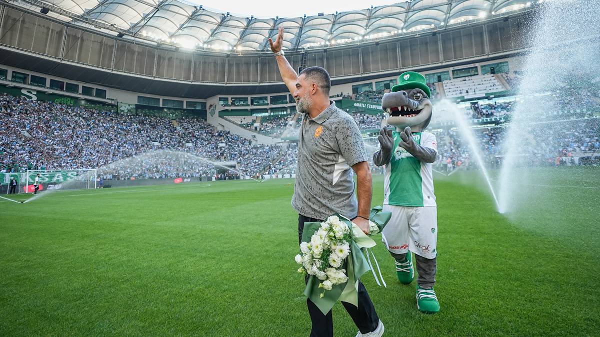 Arda Turan'dan Bursaspor taraftarına övgü dolu sözler
