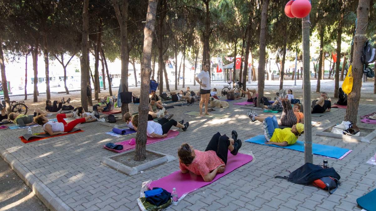 Karşıyaka’da ücretsiz sabah sporuna yoğun ilgi