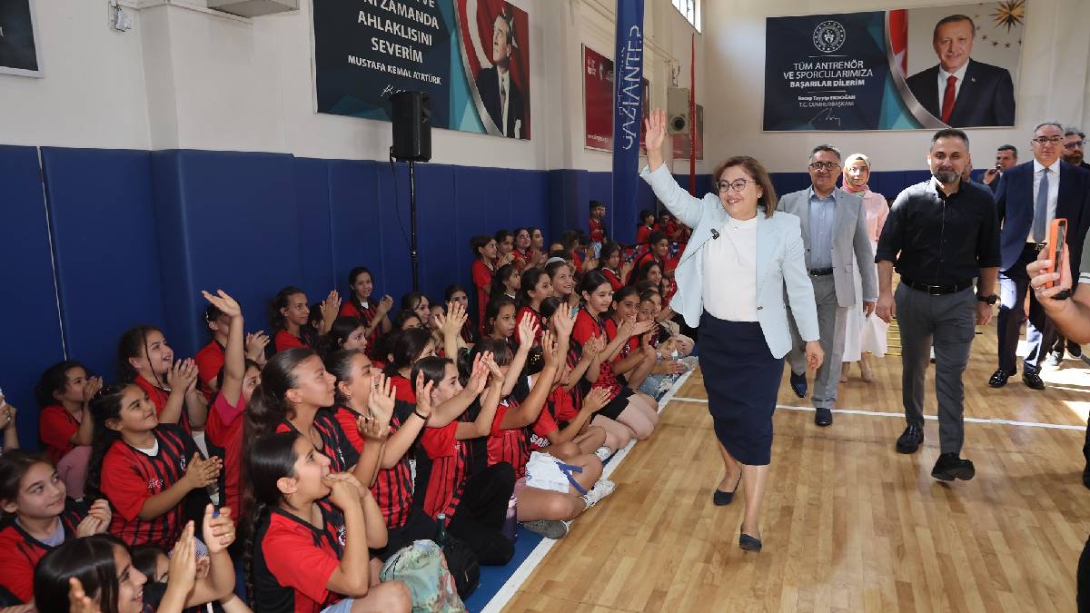 Başkan Şahin, Gaziantep Büyükşehir Belediyesi yaz okullarını ziyaret etti