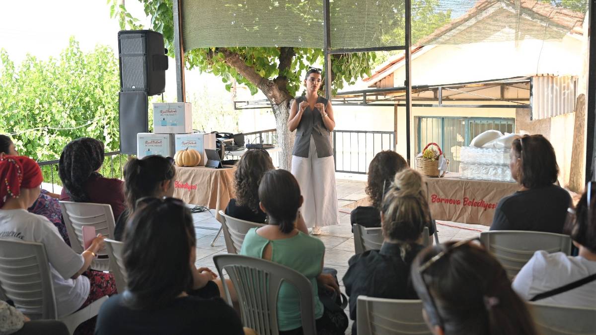 Bornova’da Reçel Festivali öncesi üreticilere hijyen eğitimi ve üretim desteği