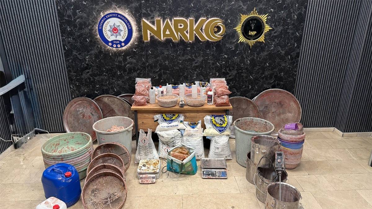 Zeytinburnu’nda uyuşturucu imalathanesine baskın: 115 kilo hammadde ele geçirildi