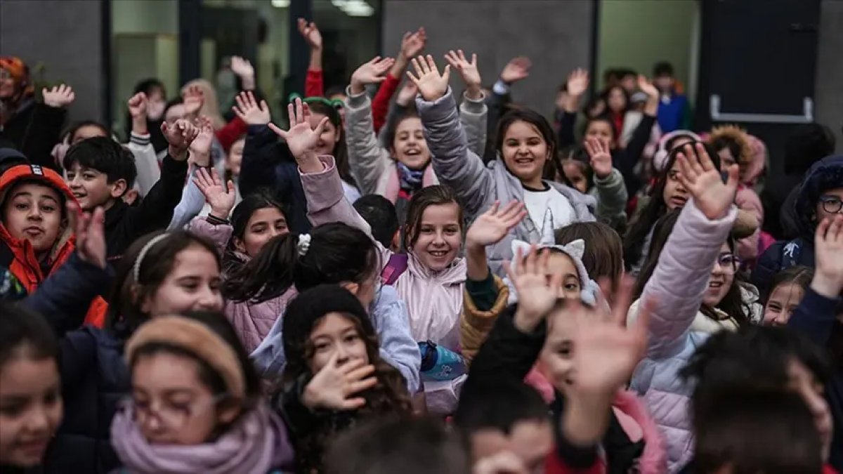 Veliler ve öğrenciler dikkat! MEB yeni yönetmeliği açıkladı: Belirlenen kurallara uymayanlar belge alamayacak