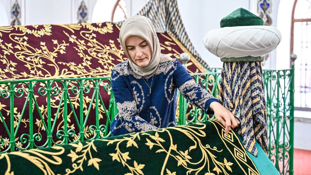 Bursa’da hanedan türbelerindeki puşideler yenileniyor