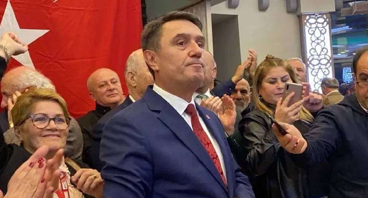 Zonguldak Belediye Başkanı Tahsin Erdem CHP'den istifa etti: 16 meclis üyesiyle Yeni Parti'ye geçiyor