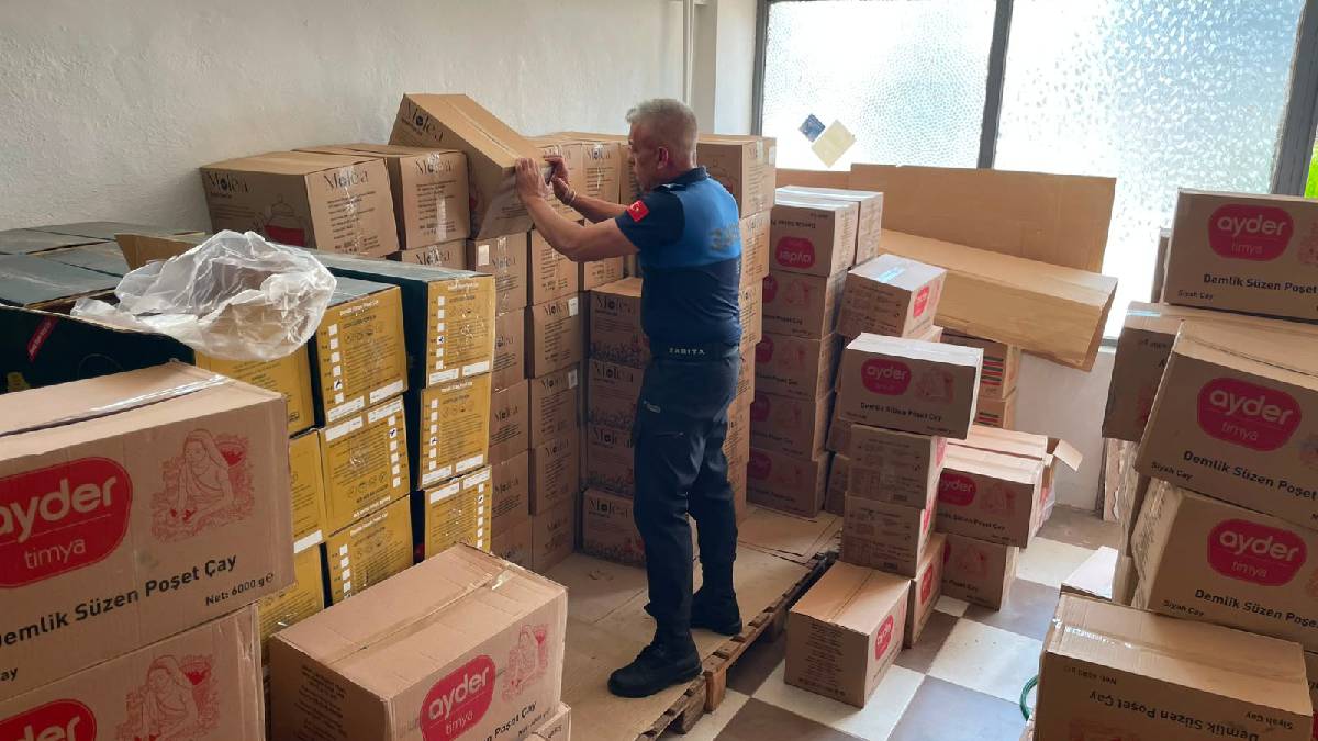 Zabıta ekipleri son kullanım tarihi geçen 768 kilogram poşet çaya el koydu