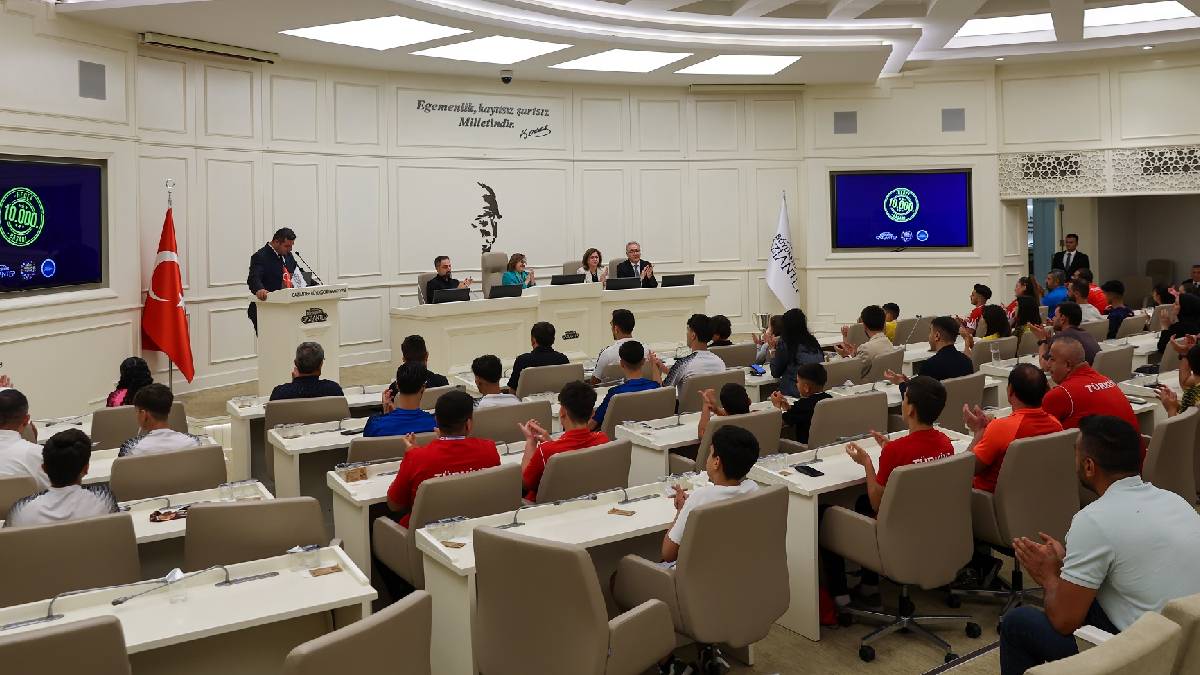 Başkan Şahin, Gaziantep Belediye Spor Kulübü’nün başarılı sporcularıyla bir araya geldi