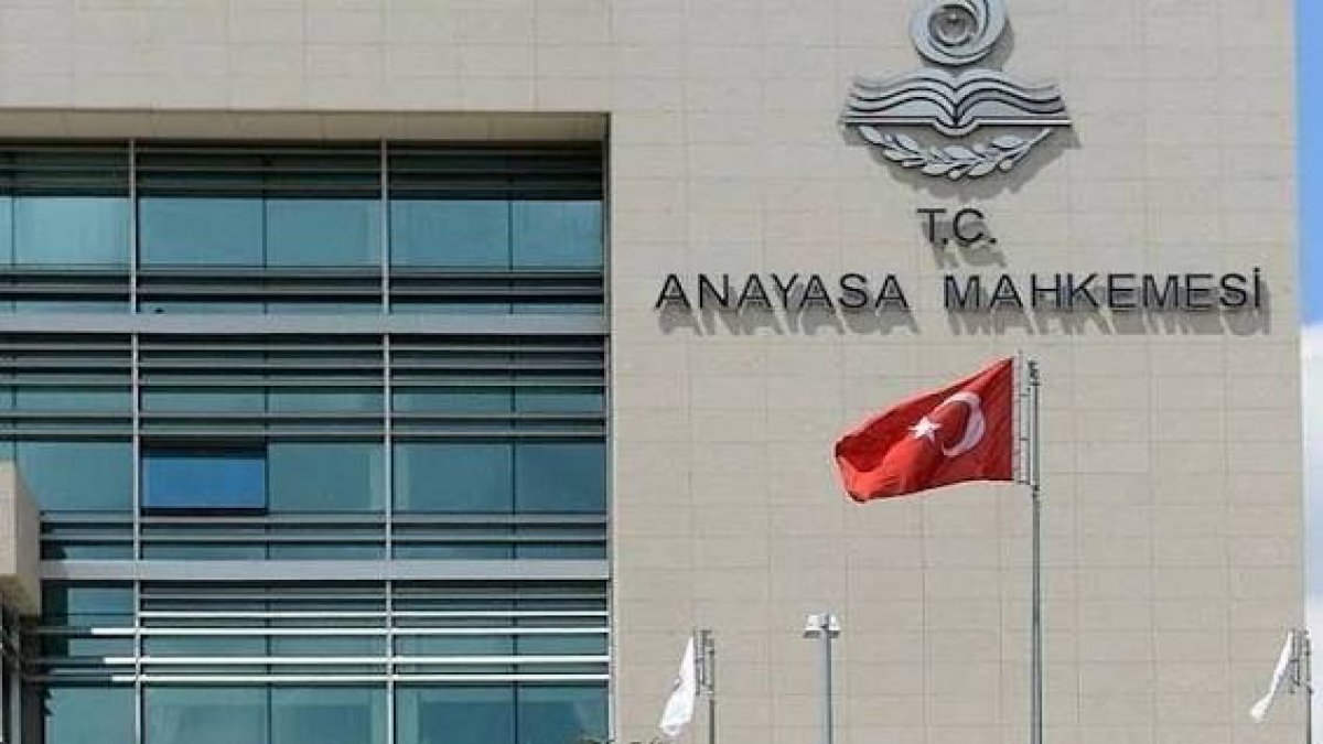 Açık Radyo, lisans iptaline ilişkin hukuki süreci AYM'ye taşıdı