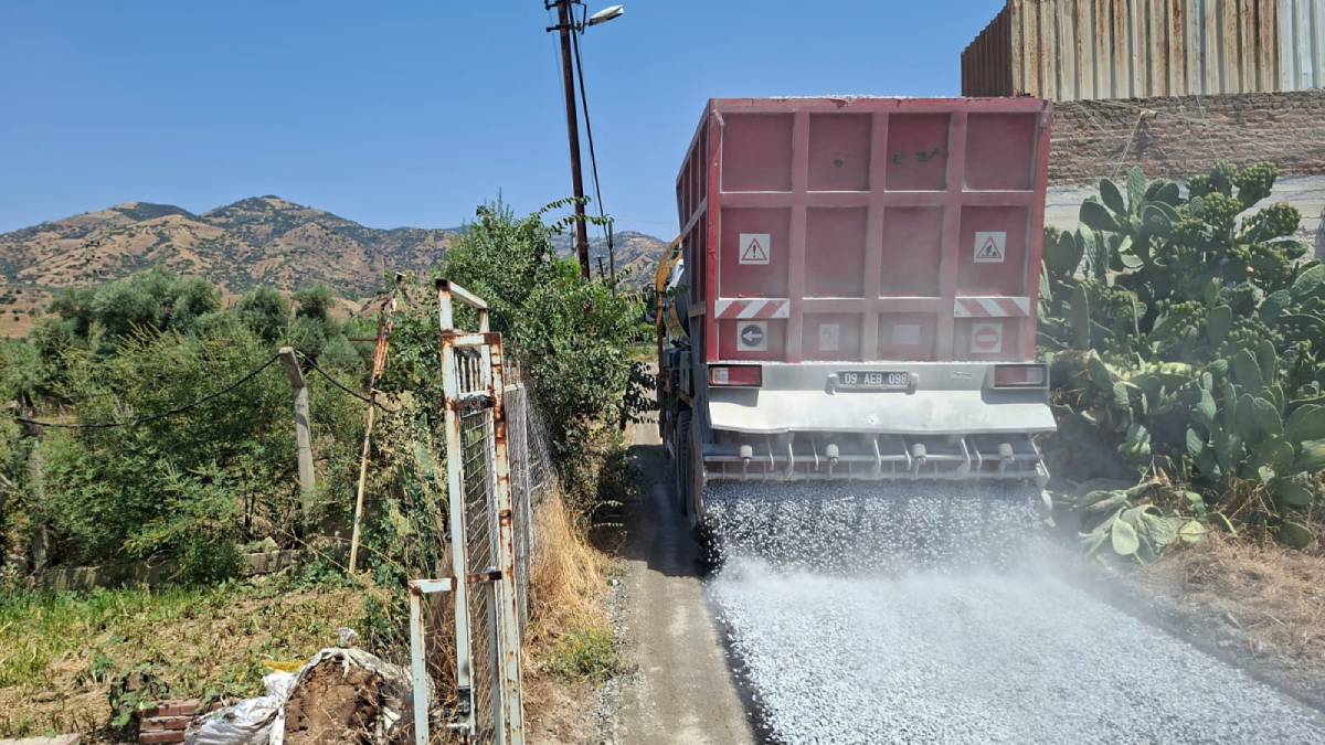 Başkan Anıl Yetişkin ile Efeler’de yol yatırımları sürüyor