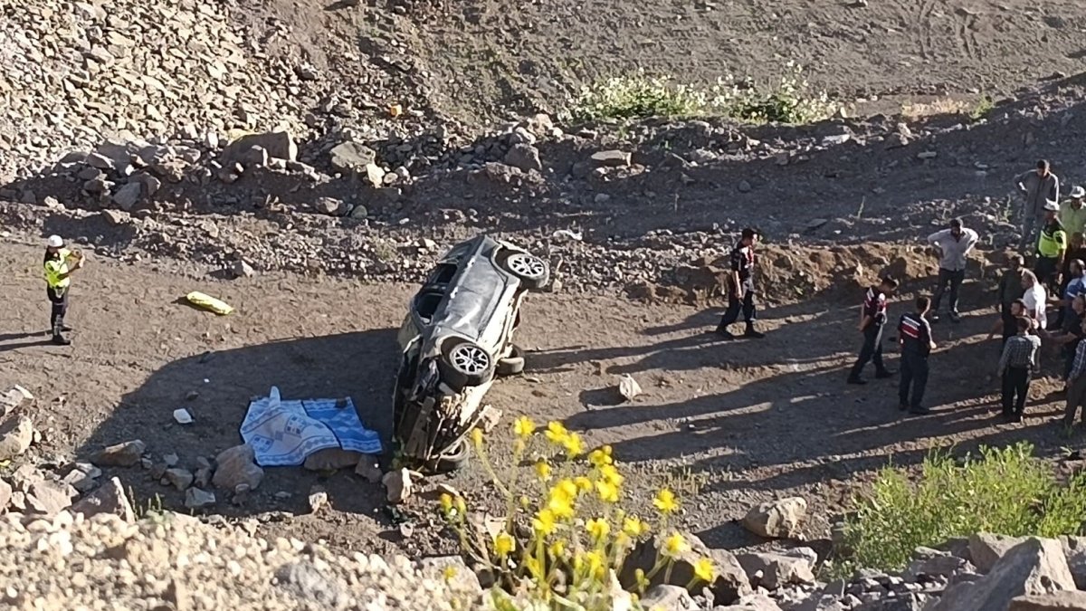 Giresun'da otomobil dere yatağına yuvarlandı: Aynı aileden 3 kişi hayatını kaybetti