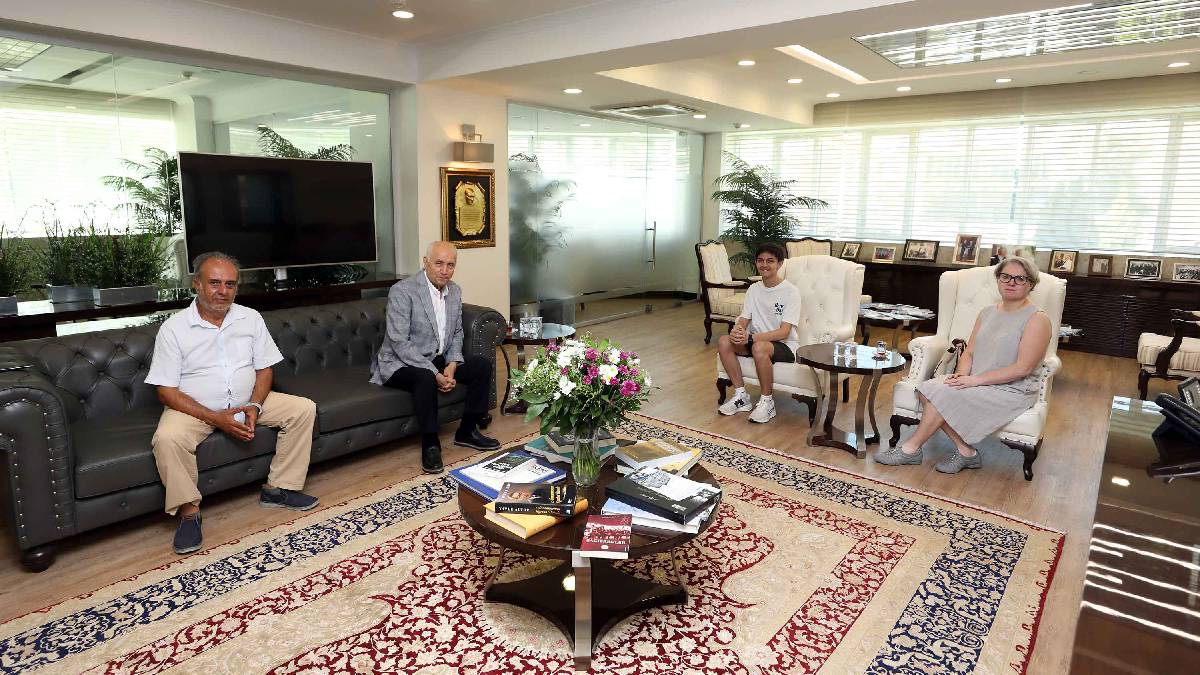 LGS Türkiye birincisi Yenimahalleli Levent, başarısını Fethi Yaşar ile paylaştı