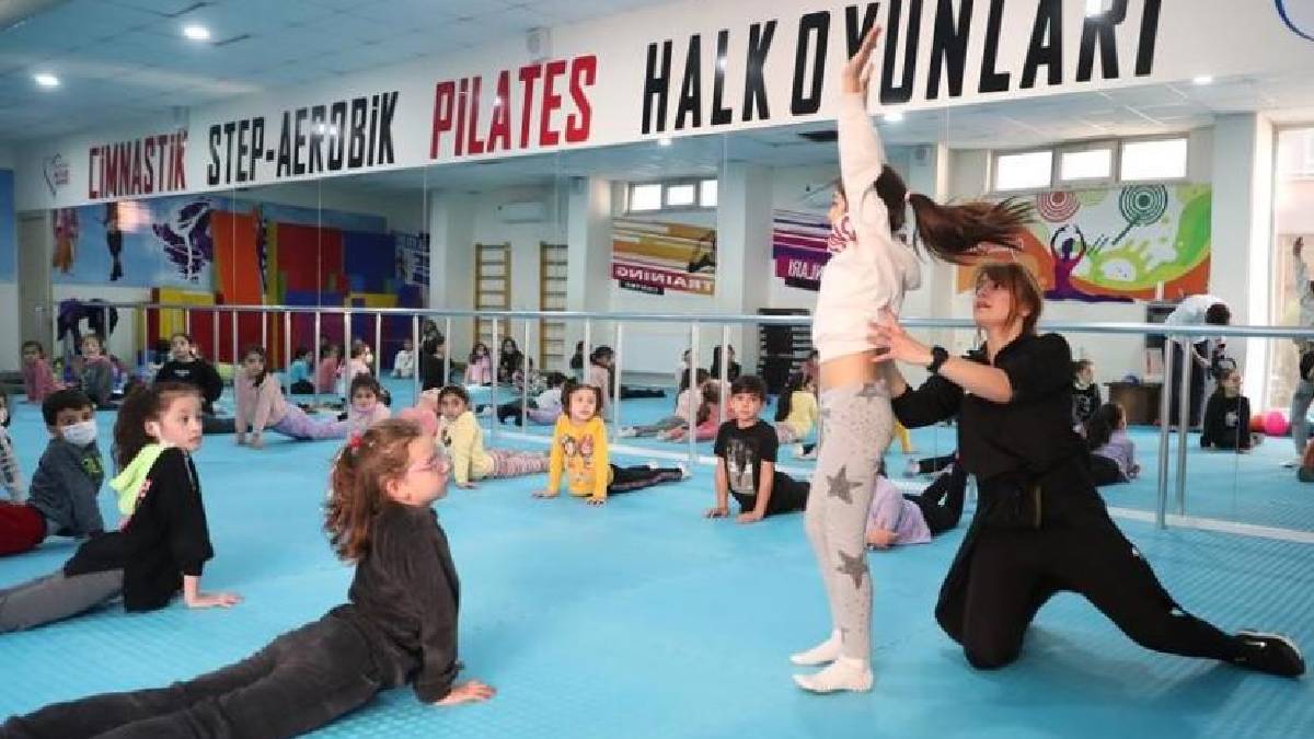 Merkezefendi'de minik cimnastikçiler yazı sporla geçiriyor