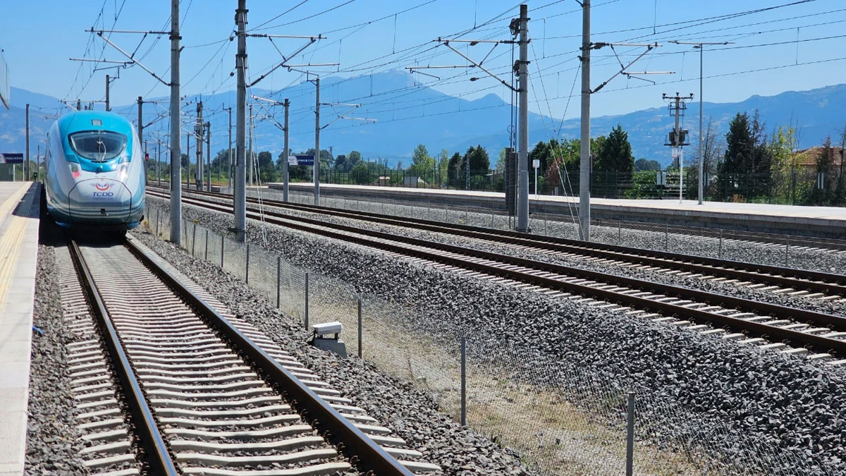 Uraloğlu açıkladı: Ankara-İstanbul hızlı tren yolculuğunda 30 dakikalık tasarruf