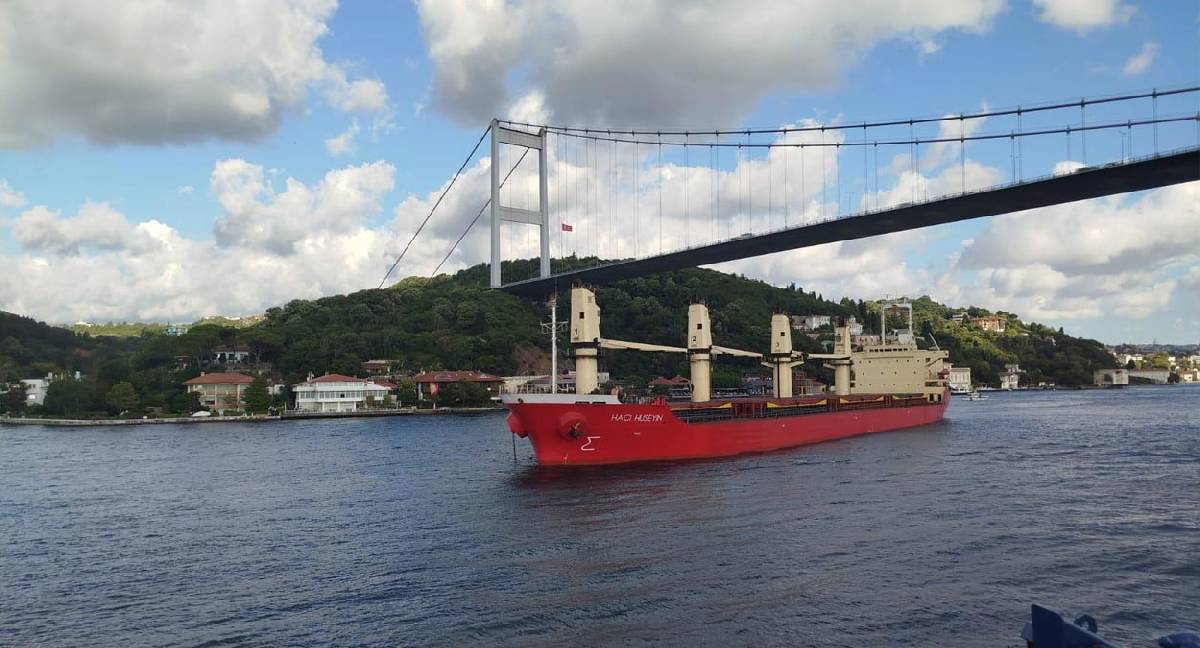 İstanbul Boğazı'nda gemi arızası nedeniyle trafik askıya alındı