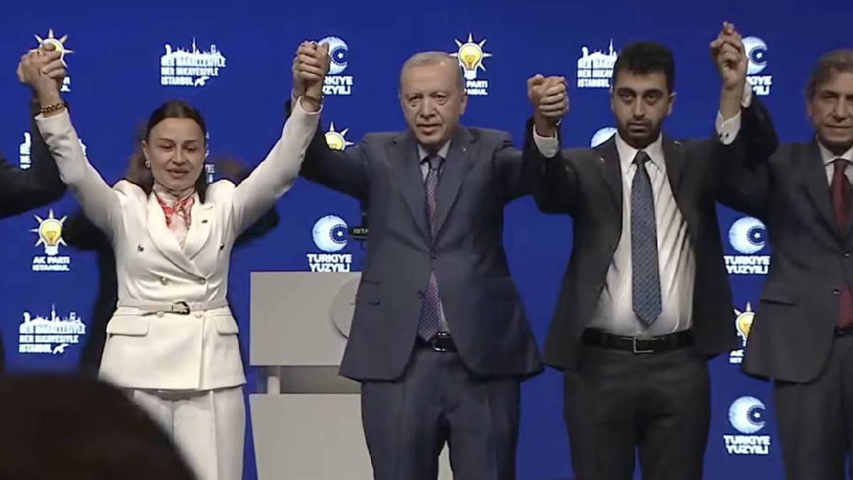 CHP'li üç isim AK Parti'ye katıldı: Rozetlerini Erdoğan taktı