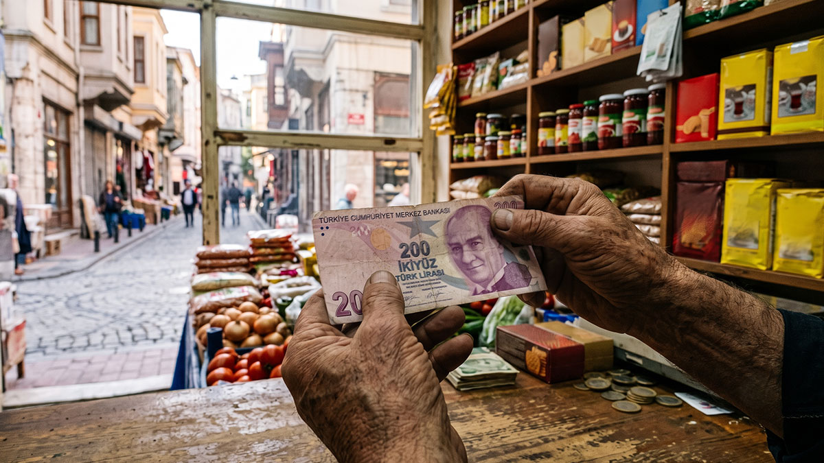 17 yılda 133 dolardan 4 dolara düşen 200 TL için yeni banknot sesleri