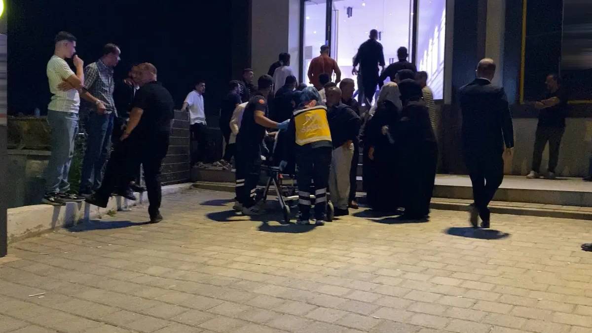 Düğünde oyun havası kavgası: 3 kişi bıçakla yaralandı