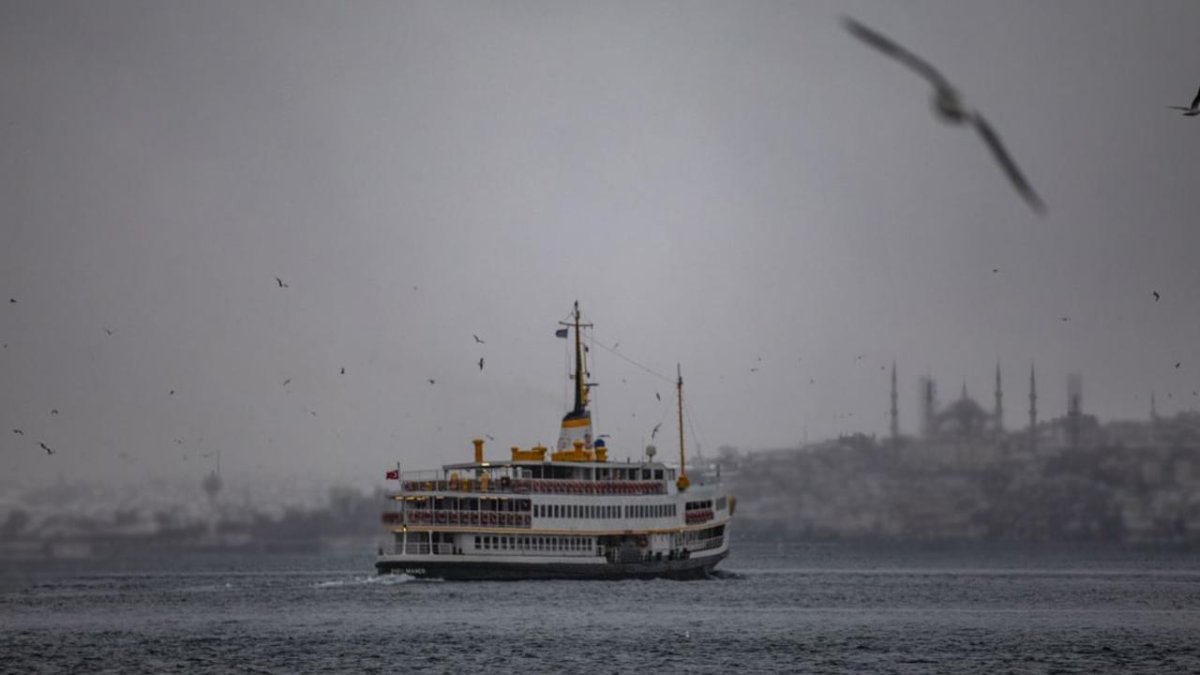 İstanbul'da sis nedeniyle bazı vapur seferleri iptal edildi