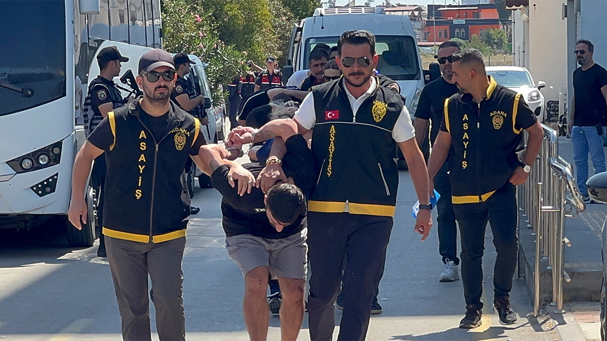 Genç kadını sokak ortasında öldürdü, eşiyle birlikte kaçtı: 13 kişi tutuklandı