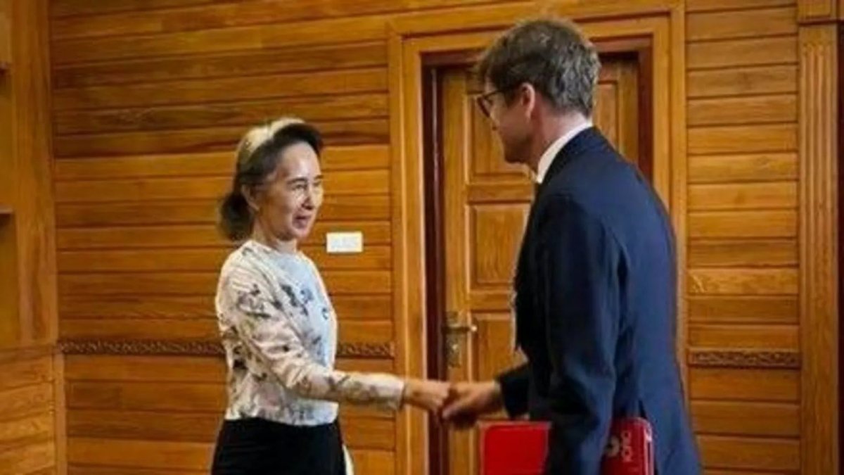 Aung San Suu Kyi’den iki buçuk yıl sonra ilk görüntü: Yaşadığına dair kanıt isteniyordu