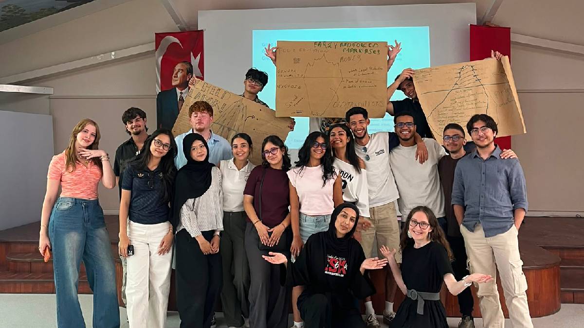 Uluslararası gençler çocuk hakları için bir araya geldi