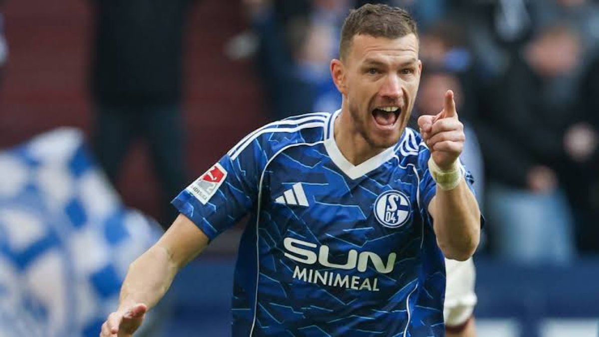 Dzeko Schalke’de Kaldı