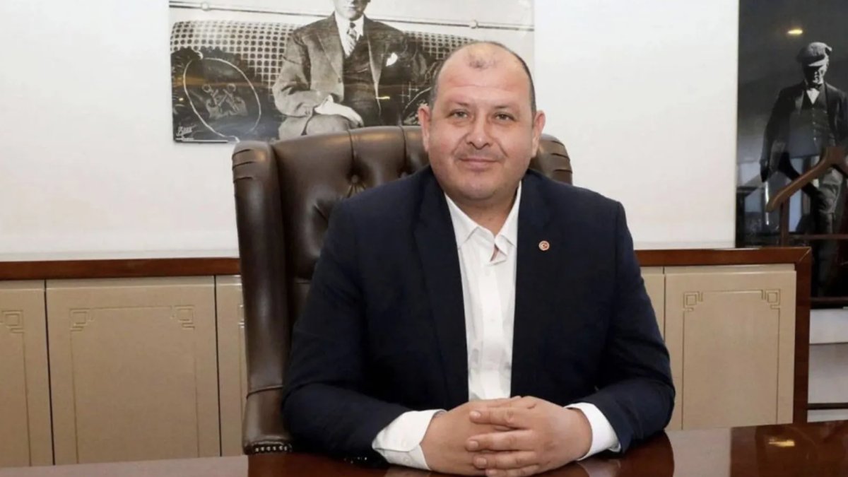 Menderes Belediyesi'ne operasyon: Başkan İlkay Çiçek dahil 21 kişi gözaltında